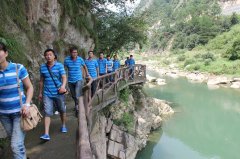 公司旅游：浙西大峡谷中的探索